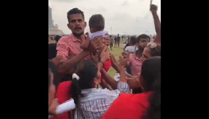 අරගල භූමියේ සිට ළමා රෝහලට ඇතුළත් කළ දරුවාගේ සෞඛ්‍ය තත්ත්ව යහපත්