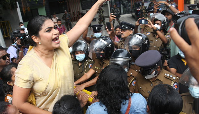 හිරුණිකා අත්අඩංගුවට