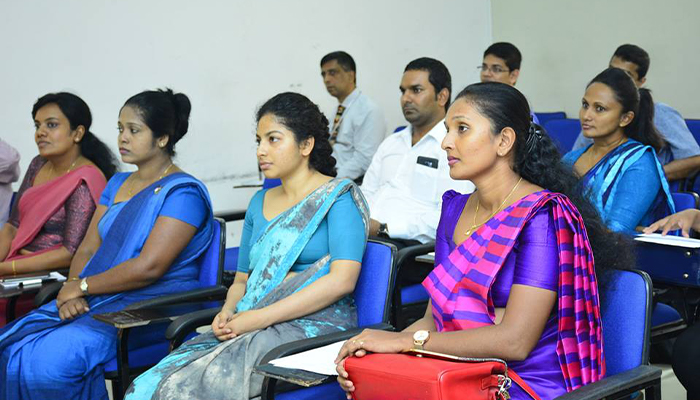 පාසල් සිසුන් මත් උවදුරෙන් බේරා ගන්න ගුරුවරුන්ට විශේෂ පුහුණුවක්