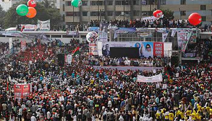 රජයට විරෝධය පා බංග්ලාදේශ වැසියන් දහස් ගණනක් වීථි බසියි